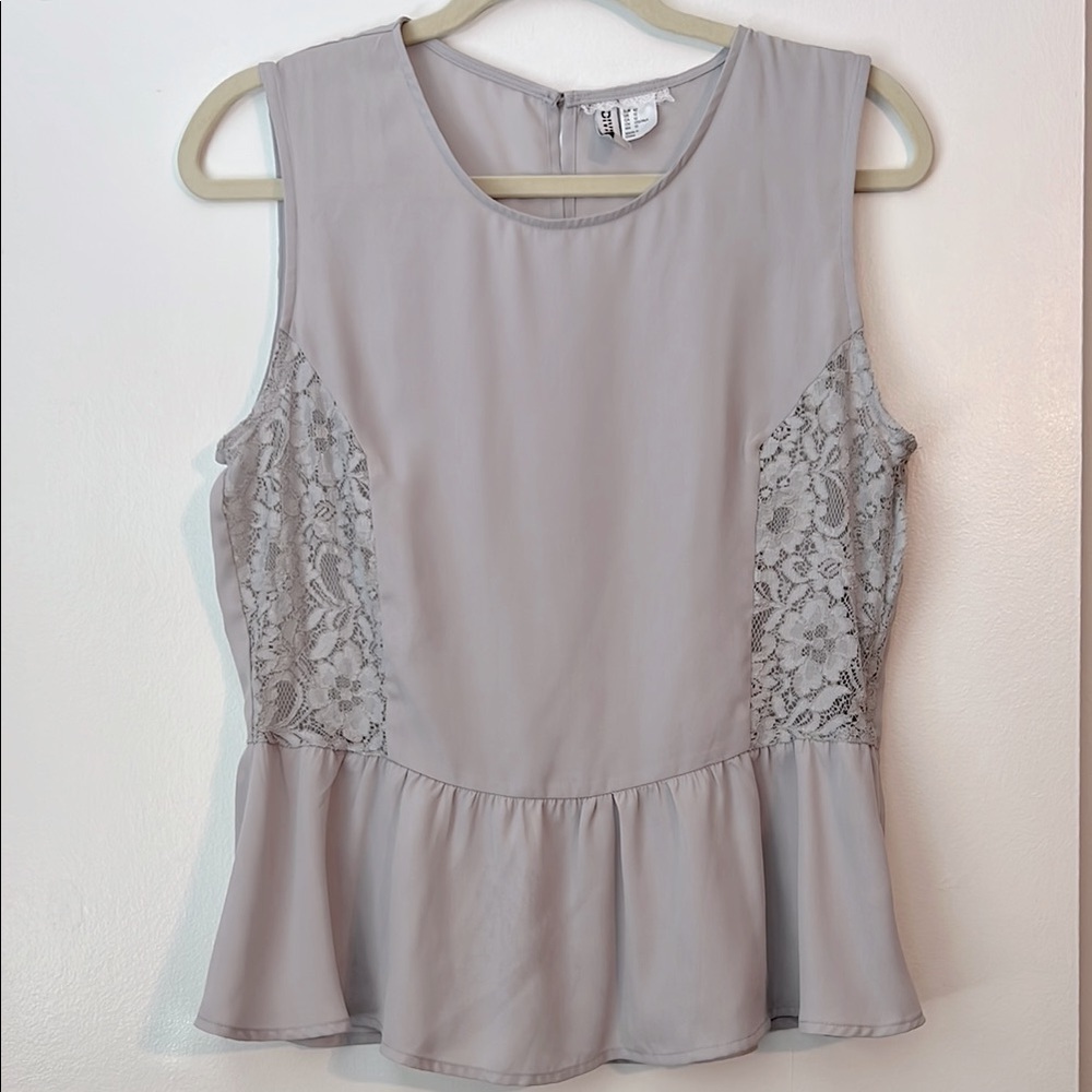 H&M Divided Light Gray Sleeveless Peplum Blouse with Lace